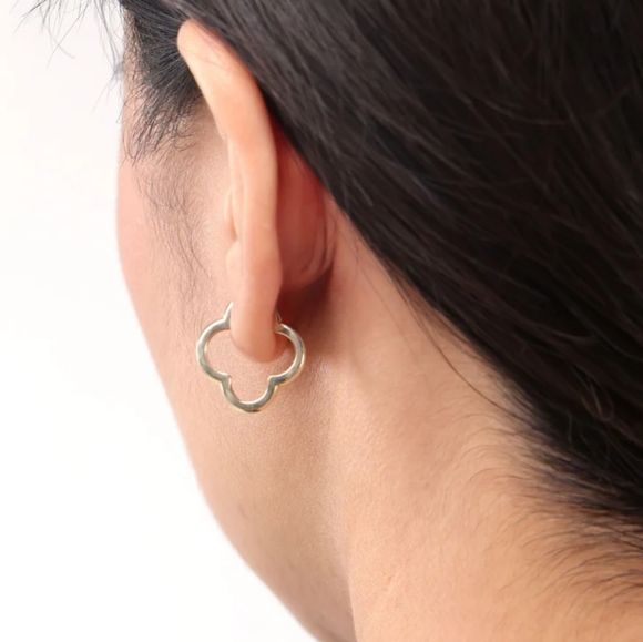 Goldtone Clover Huggie Hoop Earrings NWOT - Picture 6 of 6